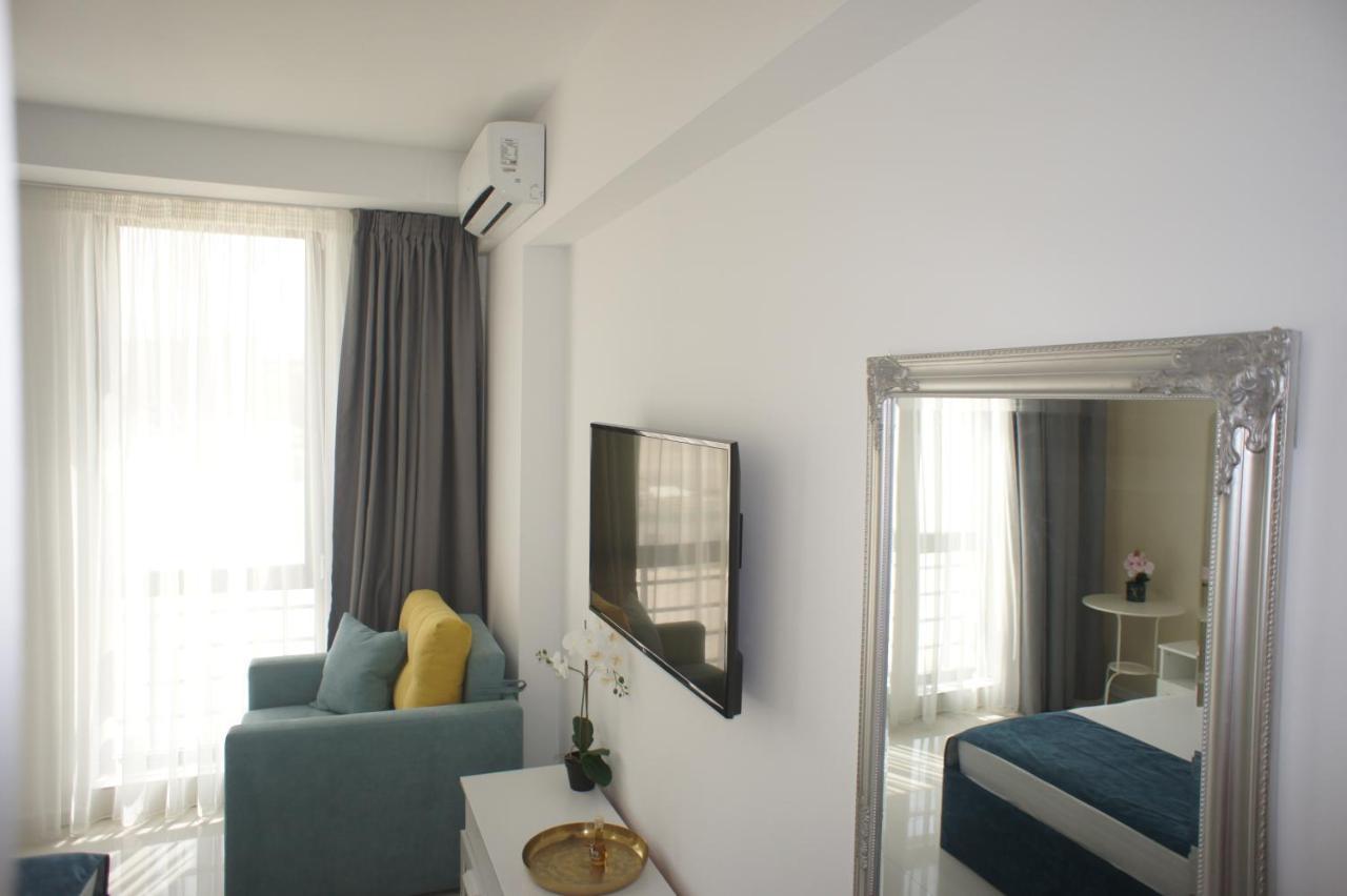 Roberta Apartment