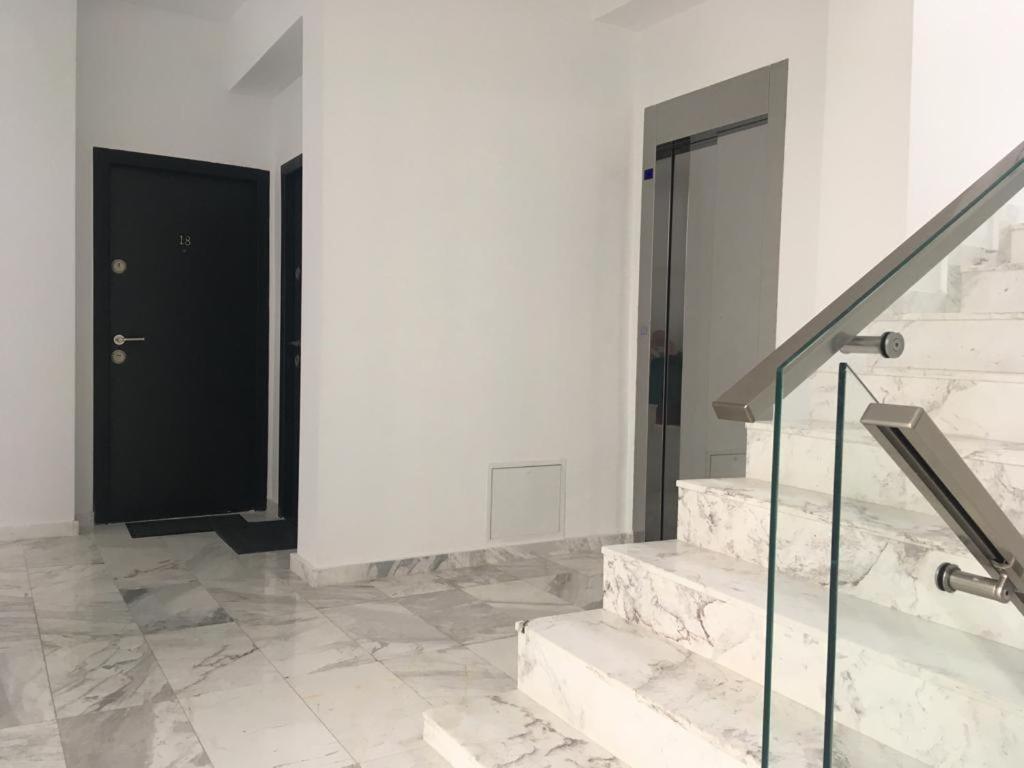 Roberta Apartment